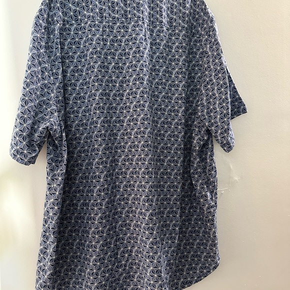 Men’s Tommy Bahama Button Down Shirt - Picture 4 of 4